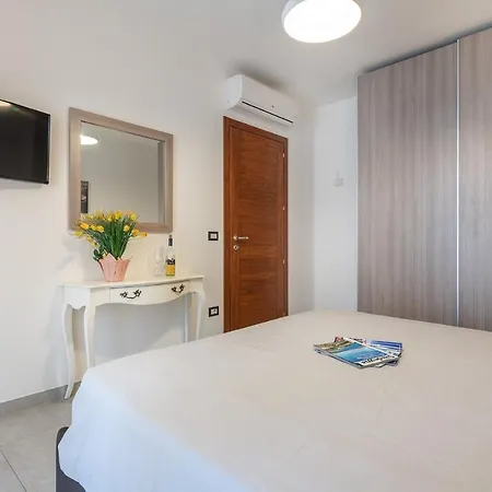 - Insel Sardinien 23208 דירה